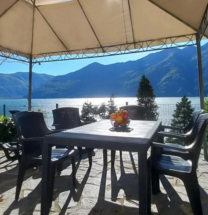 הוילה Pino Lago Maggiore Casa Le Palme בית נופש