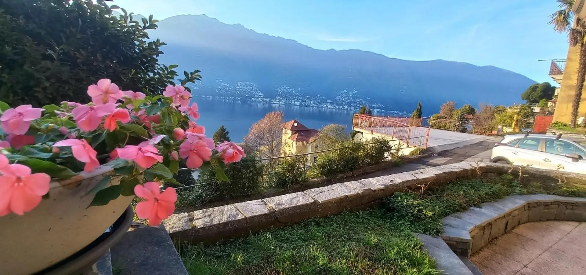 הוילה Pino Lago Maggiore Casa Le Palme 0*,  איטליה