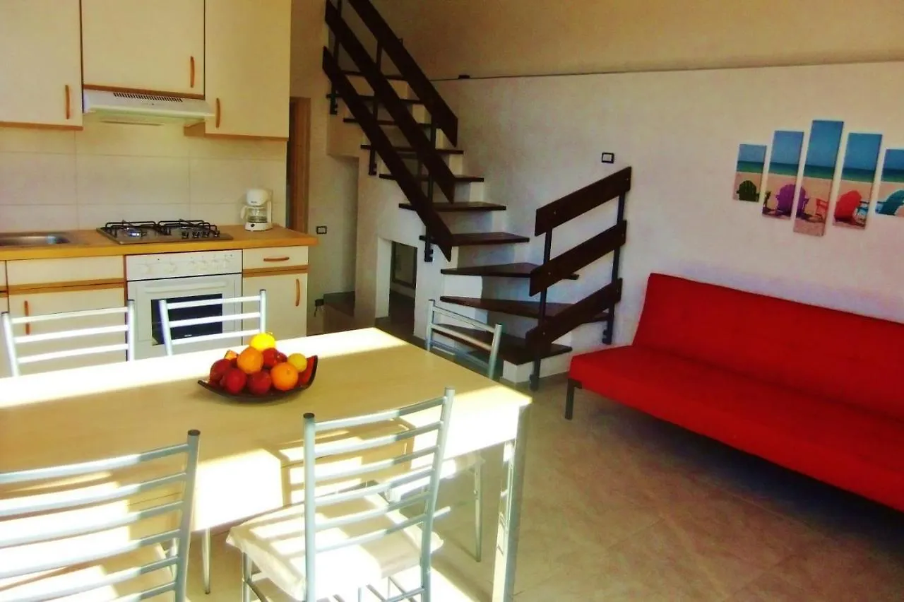 בית נופש הוילה Pino Lago Maggiore Casa Le Palme איטליה