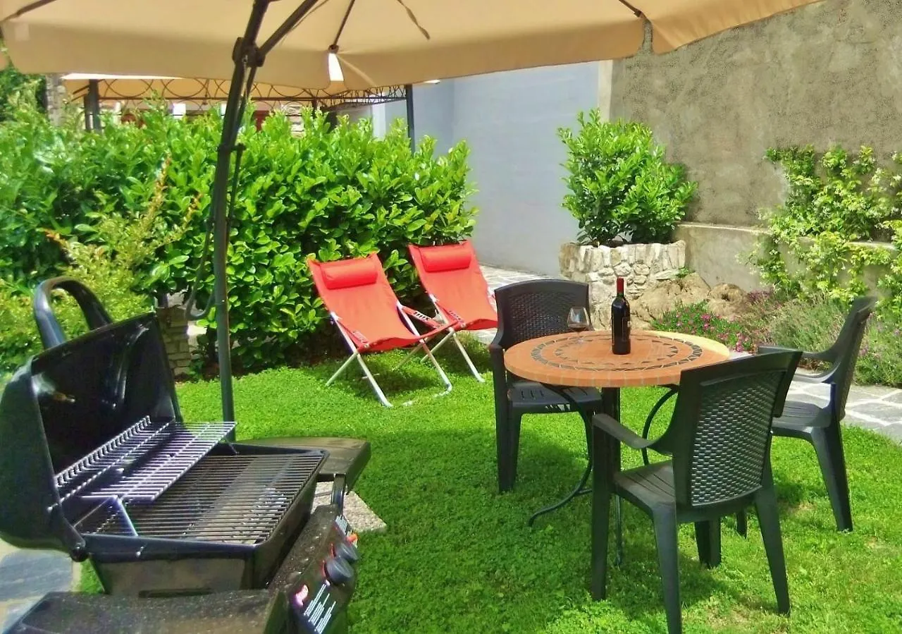 בית נופש הוילה Pino Lago Maggiore Casa Le Palme
